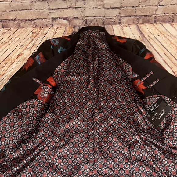 Extraordinary Tuxedo Jacket - Picture 3 of 3